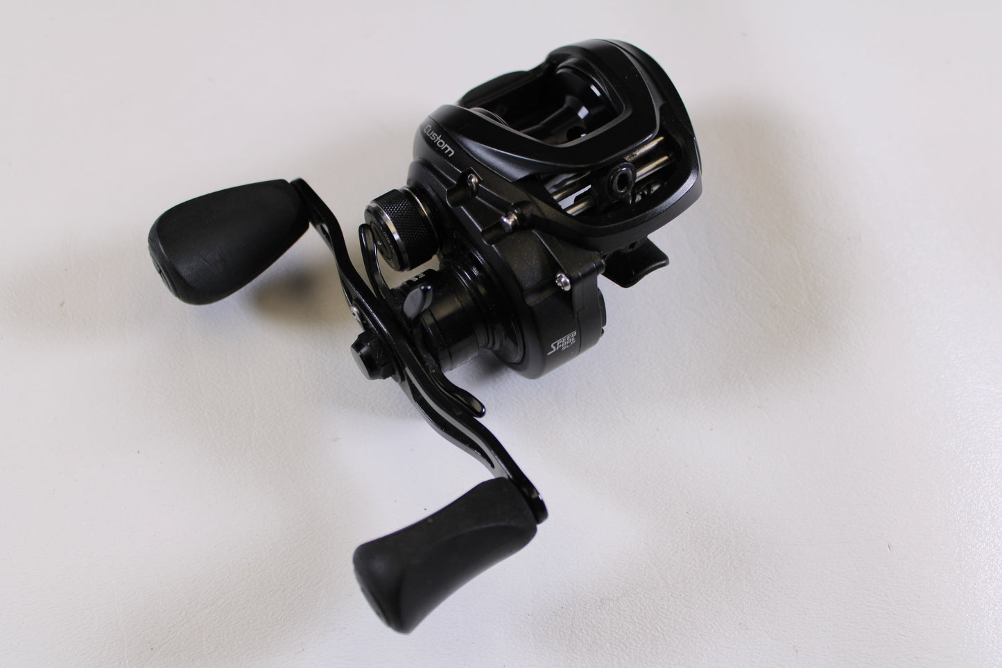 Upgrade your gear with a Lew's Custom Speed Spool SLP CU1SH 7.5:1 RH Used Casting Reel in excellent condition—eligible for our Rod and Reel Trade-In Program or to earn store credit on used Lew's gear.