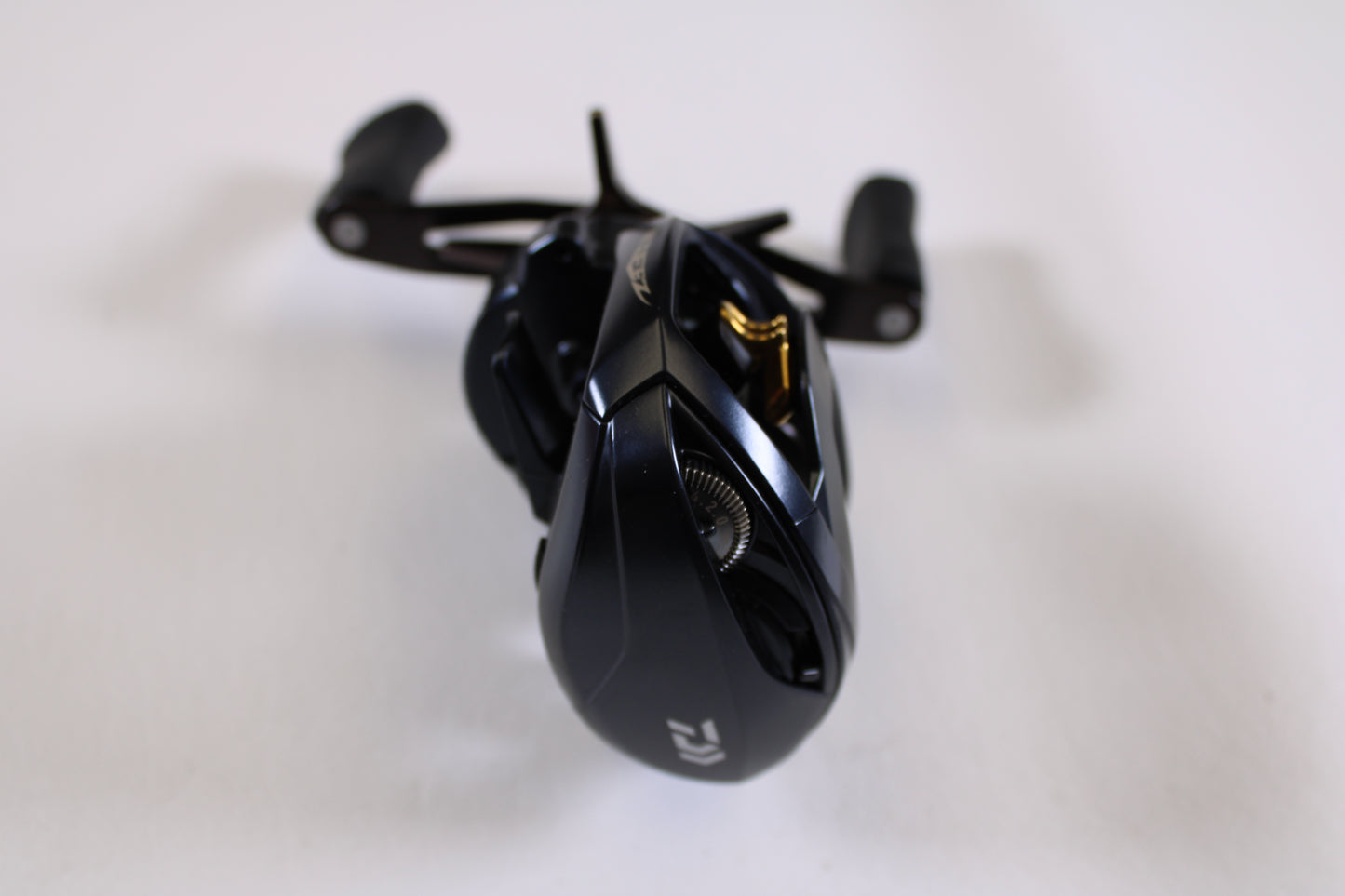 A close-up of a Daiwa Steez A 100 STZ100XH 8.5:1 RH Used Casting Reel in very good condition—ideal for anglers interested in used gear or our Rod and Reel Trade-In Program to earn store credit.