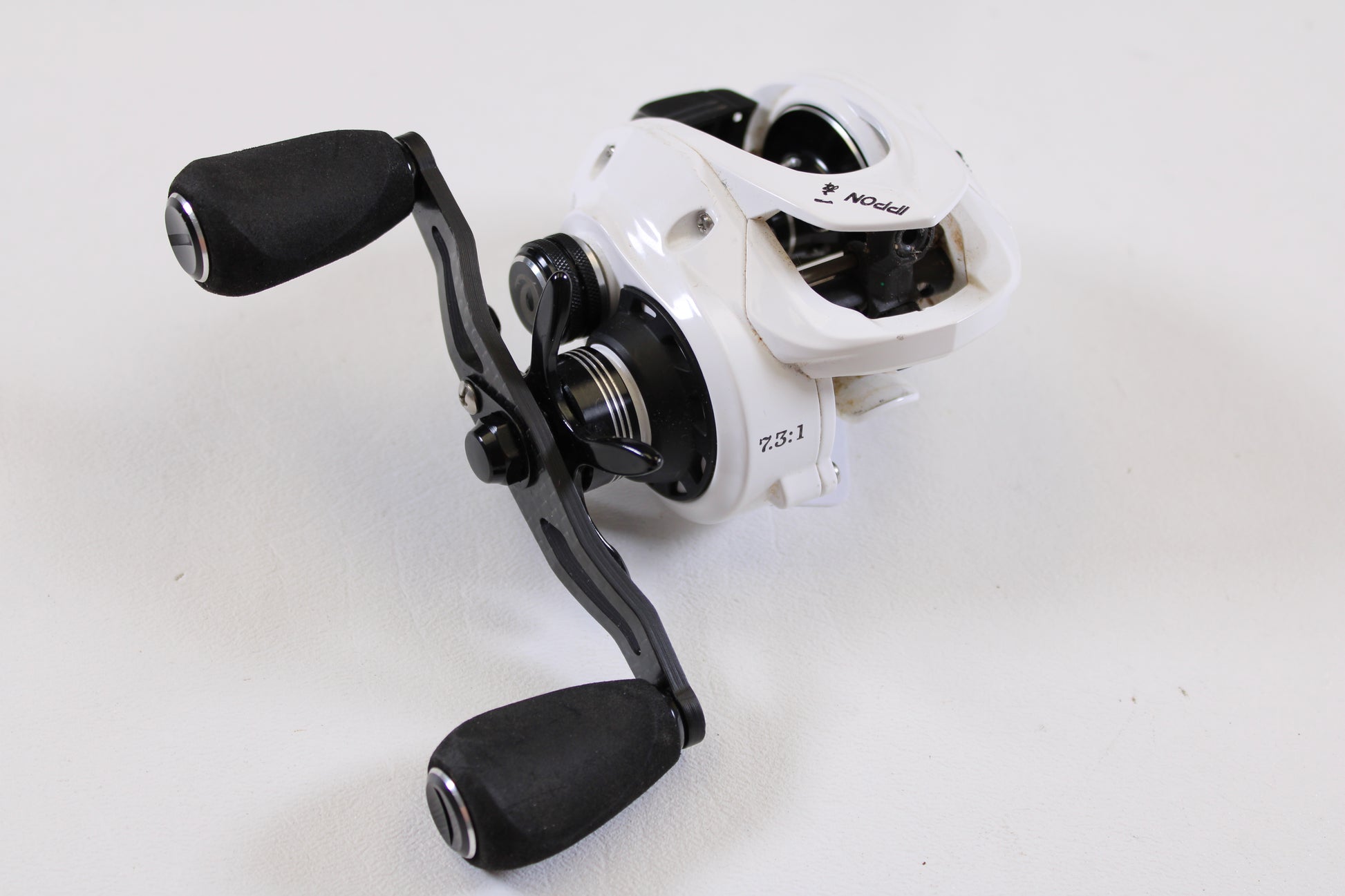 A Raid Japan Gladiator Maximum GX-59XLS-AS Solid Maxx XL 5'9" Ultra Light Used Spinning Rod in mint condition rests on a plain white surface—ideal for anglers interested in our Rod and Reel Trade-In Program or store credit on used gear.
