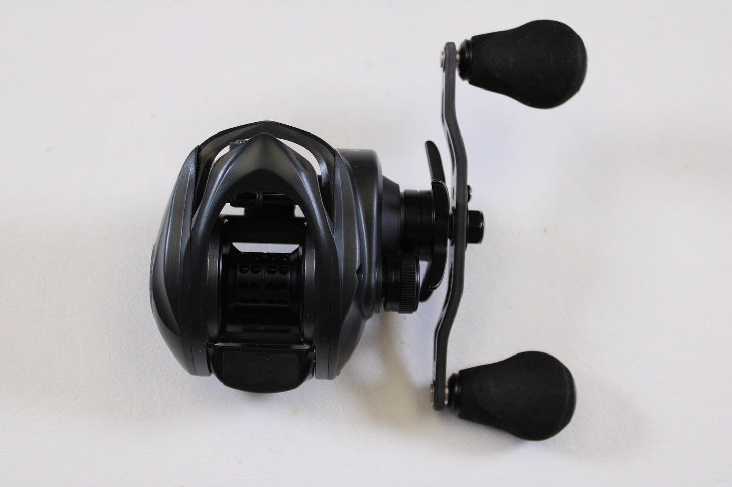 Upgrade your gear with the Kistler Chromium KCR-BK-R173 7.3:1 RH Used Casting Reel—Excellent Condition. Trade in your old reel through our Rod and Reel Trade-In Program and earn store credit!.