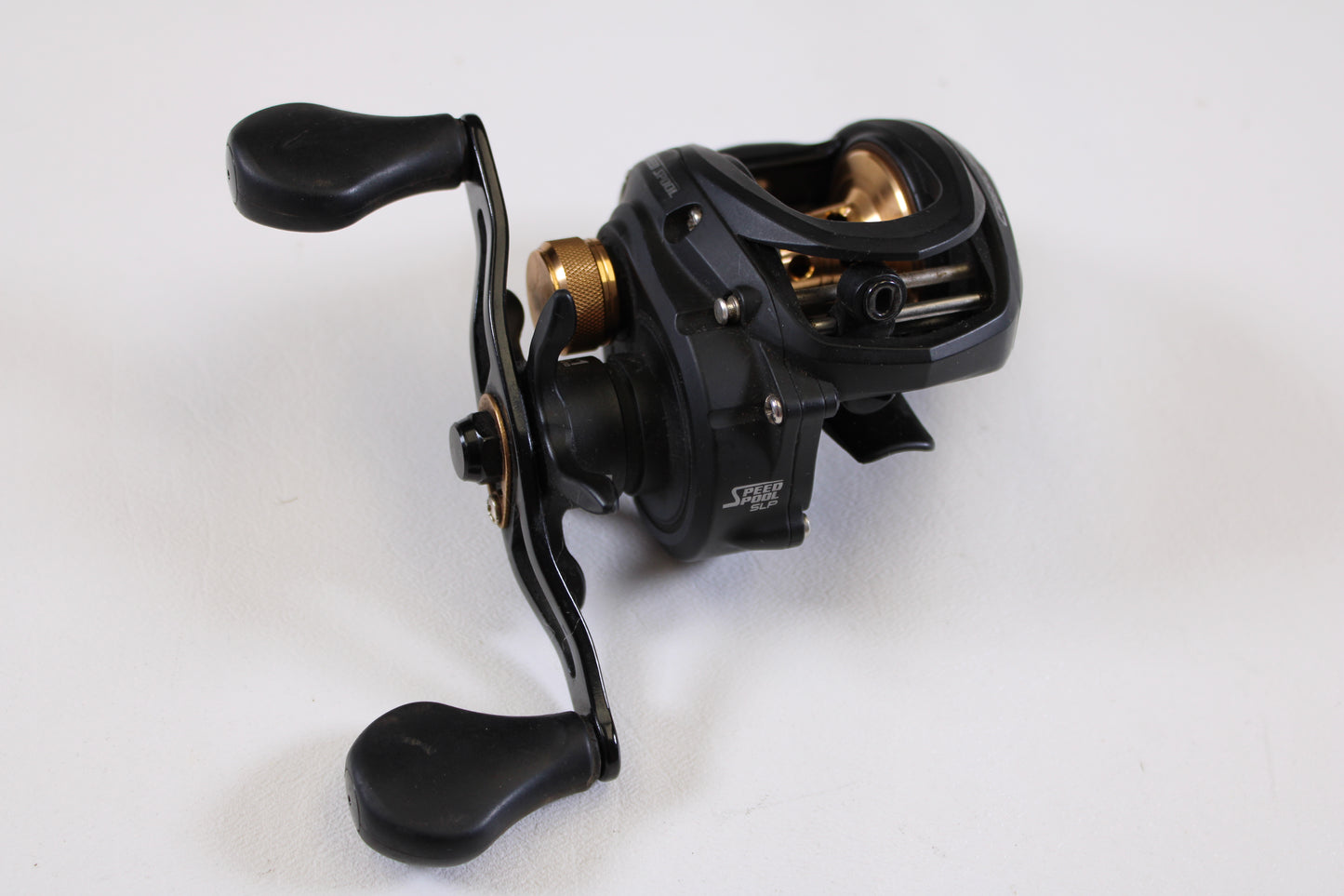 The Lew's Speed Spool Classic Pro CP1SH 7.5:1 RH—an excellent condition used casting reel—is displayed, ideal for those upgrading via our used gear rod and reel trade-in program.
