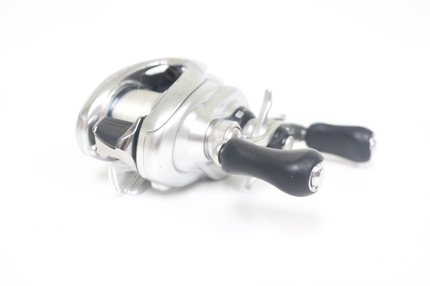 Showcase your used gear and earn store credit with our Rod and Reel Trade-In Program when you upgrade to this Shimano Metanium MGL 150XG 8:5:1, a silver used casting reel with black ergonomic handles in very good condition.