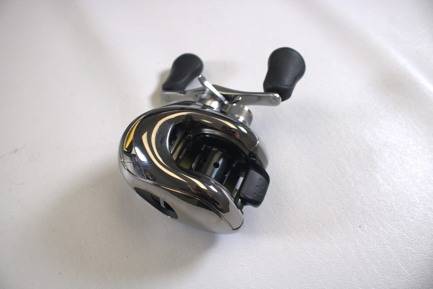 A used Shimano Calais 200DC baitcasting reel with a 7.0:1 gear ratio and black handle grips is shown in excellent condition on a plain white surface.