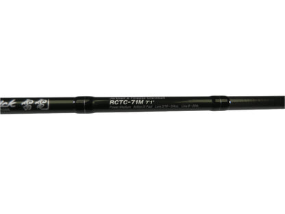 Close-up of the black handle on the Evergreen Combat Stick RCTC-71M, 7'1", Medium Power, Fast Action rod, specs: Lure 3/16-3/4 oz, Line 8-20 lb. Part of our Rod and Reel Trade-In Program—convert used gear to store credit today.