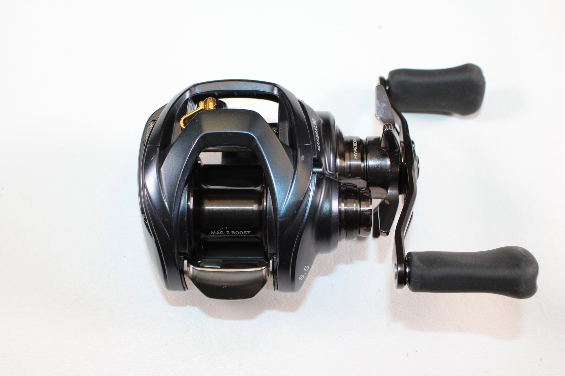 The Daiwa Steez A 100 STZ100XH 8.5:1 RH Used Casting Reel, in very good condition, is perfect for upgrading via our Rod and Reel Trade-In Program or browsing quality gear from Daiwa against a plain white background.