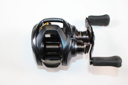 The Daiwa Steez A 100 STZ100XH 8.5:1 RH Used Casting Reel, in very good condition, is perfect for upgrading via our Rod and Reel Trade-In Program or browsing quality gear from Daiwa against a plain white background.
