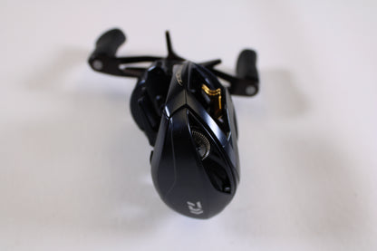 A close-up of a Daiwa Steez A 100 STZ100XH 8.5:1 RH Used Casting Reel in very good condition—ideal for anglers interested in used gear or our Rod and Reel Trade-In Program to earn store credit.