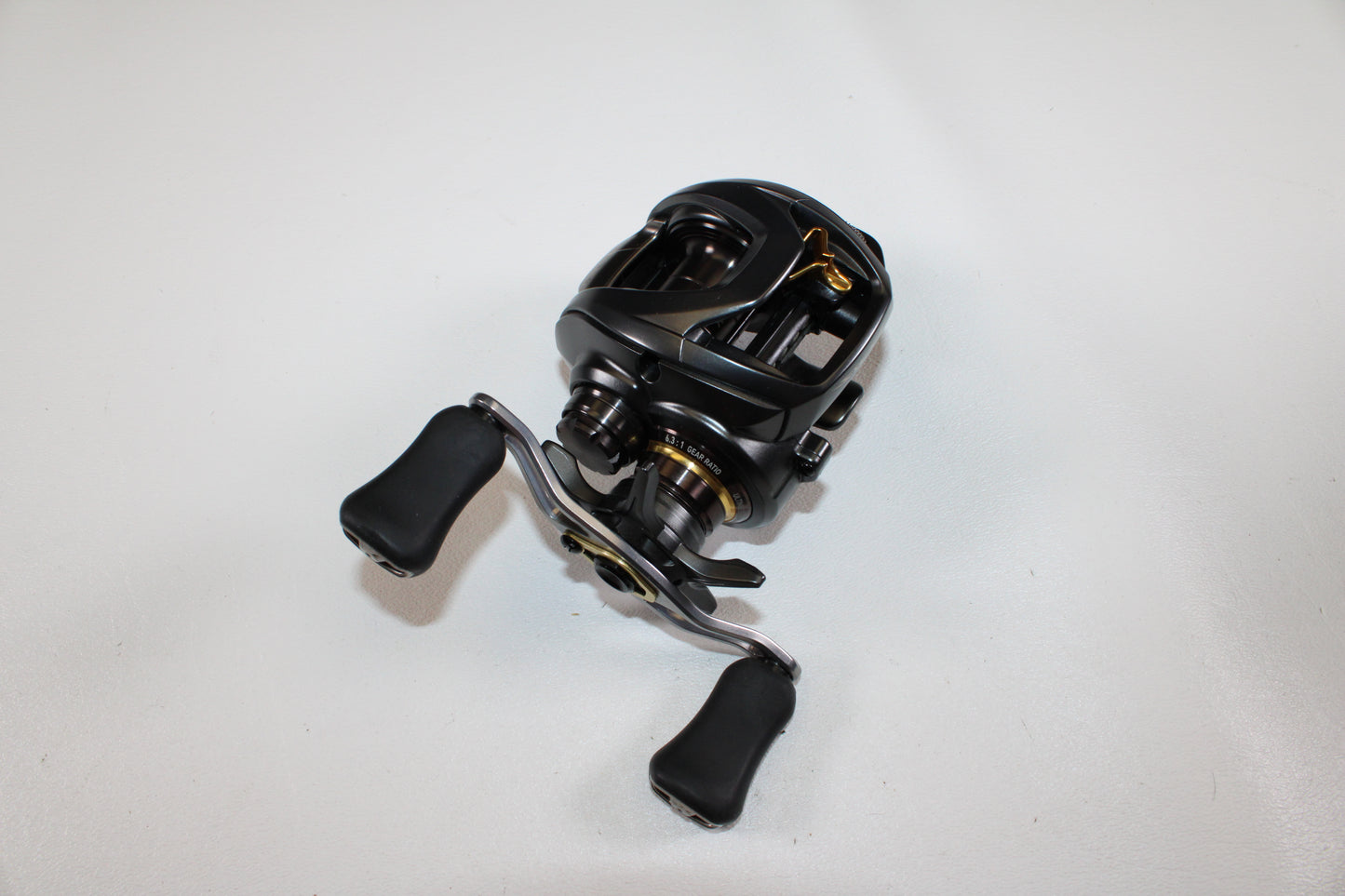 The Daiwa Steez SV TW 1016SV-H 6.3:1 RH, a used casting reel in excellent condition, is shown on a plain white surface. Ideal for those interested in our Rod and Reel Trade-In for store credit.