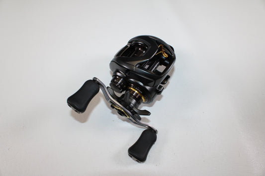 The Daiwa Steez SV TW 1016SV-H 6.3:1 RH, a used casting reel in excellent condition, is shown on a plain white surface. Ideal for those interested in our Rod and Reel Trade-In for store credit.