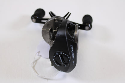 13 Fishing Blackout 7.3:1 RH - Used Casting Reel - Good Condition