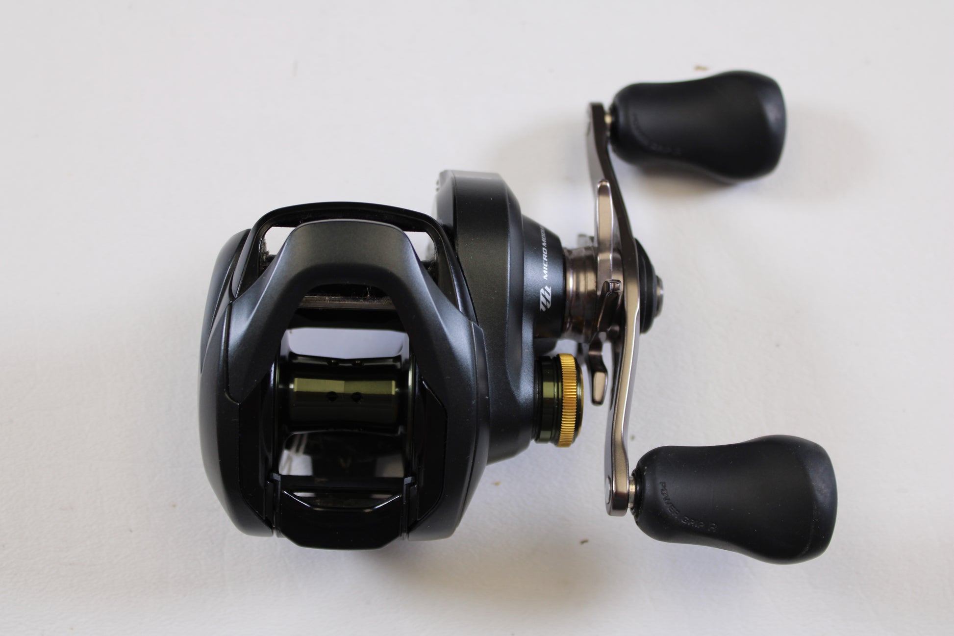 A Shimano Curado 200 K CU200K 6.2:1 RH used casting reel in excellent condition is displayed on a white surface—ideal for those seeking quality Shimano gear or planning to use the Rod and Reel Trade-In Program.