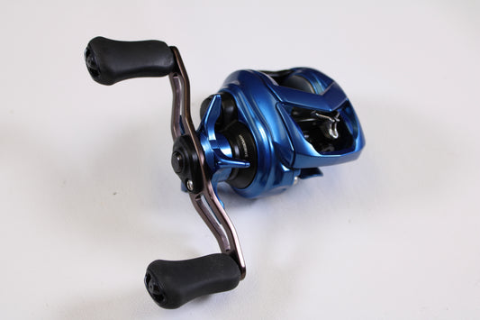 A close-up of the Daiwa Coastal TW 80H CLTW80H 7.1:1 RH Casting Reel (Used, Excellent Condition) with black handles on a plain white background—ideal for anglers considering our rod and reel trade-in or store credit.