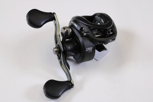 Upgrade with our Rod and Reel Trade-In Program: Earn store credit when you trade in used gear like this Lew's Speed Spool SS1SA 5.6:1 RH Casting Reel (Very Good Condition). Perfect for anglers seeking quality from Lew's!.