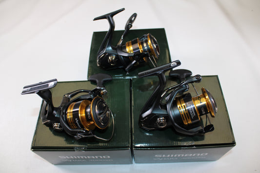 Three used Shimano Sahara SH4000XGFJ spinning reels in mint condition are displayed atop green Shimano boxes against a white background.